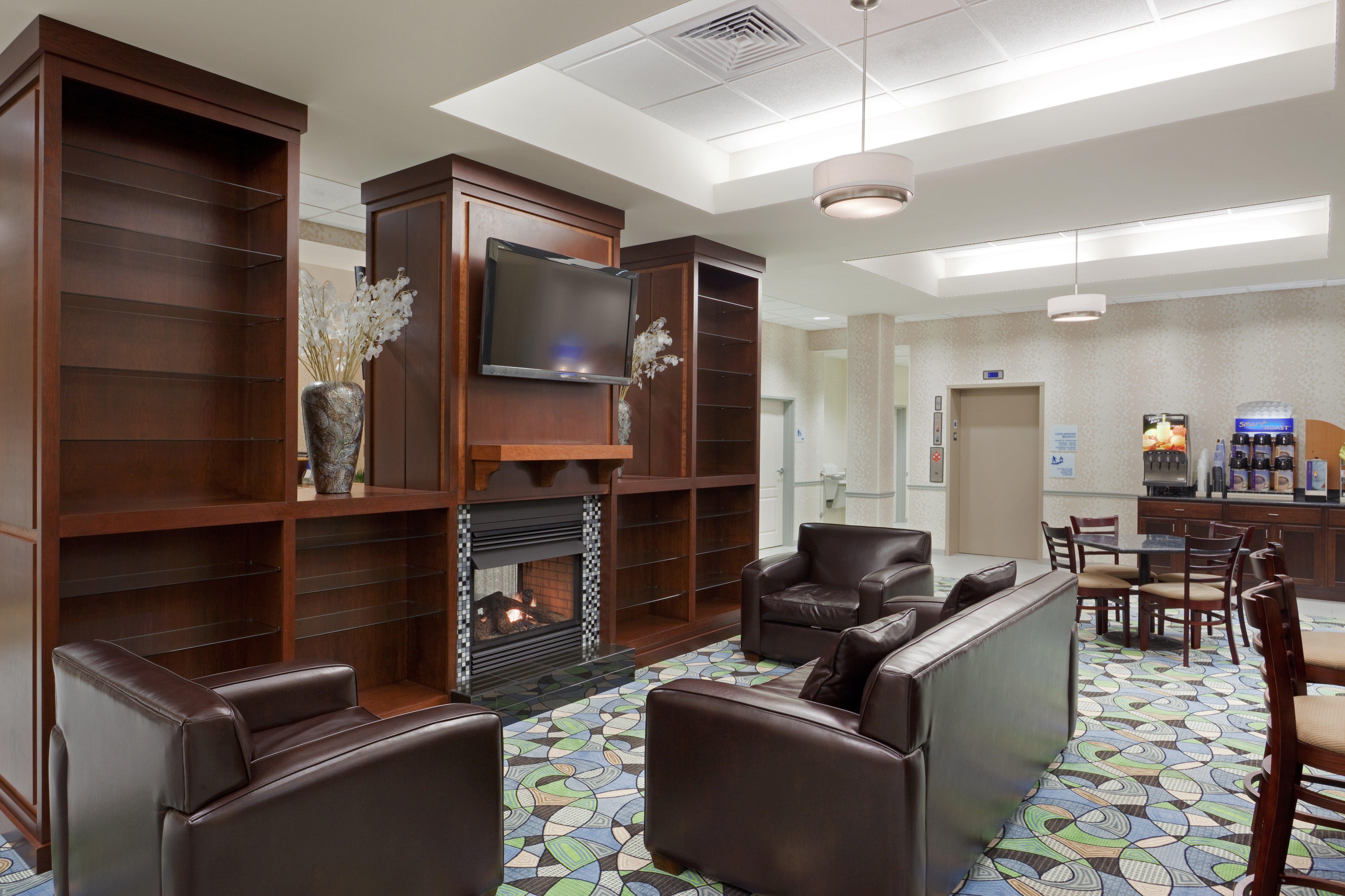 Comfort Inn & Suites Plainville-Foxboro Екстериор снимка